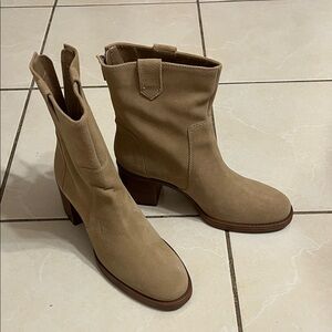 Vince Camuto Tan Heeled Boots